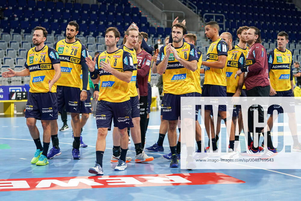 Player of the Rhein Neckar Löwen disappointed about the defeat, disappointment after the final whistle, highlight, loser, lost, frustration, disappointed, pessimistic, 15 10 2020, Mannheim Germany , Handball, Bundesliga, Rhein Neckar Löwen SC DHfK Leipzig