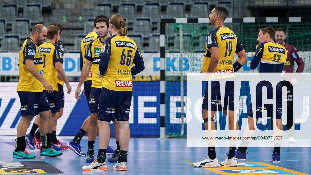 Player of the Rhein Neckar Löwen, disappointed about the defeat, disappointment after the final whistle, highlight, loser, lost, frustration, disappointed, pessimistic, 15 10 2020, Mannheim Germany , Handball, Bundesliga, Rhein Neckar Löwen SC DHfK Leipzig