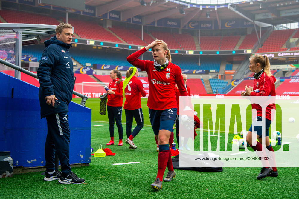 Julie Blakstad of the Norwegian women nationals national football team during a training session on October 21, 2020 in Oslo Photo Vegard Wivestad Grott BILDBYRAN kod VG VG0060 bbeng fotboll football fotball soccer uefa euro qualifier em qualification women em kvalik em kval norway norway dam training training training,