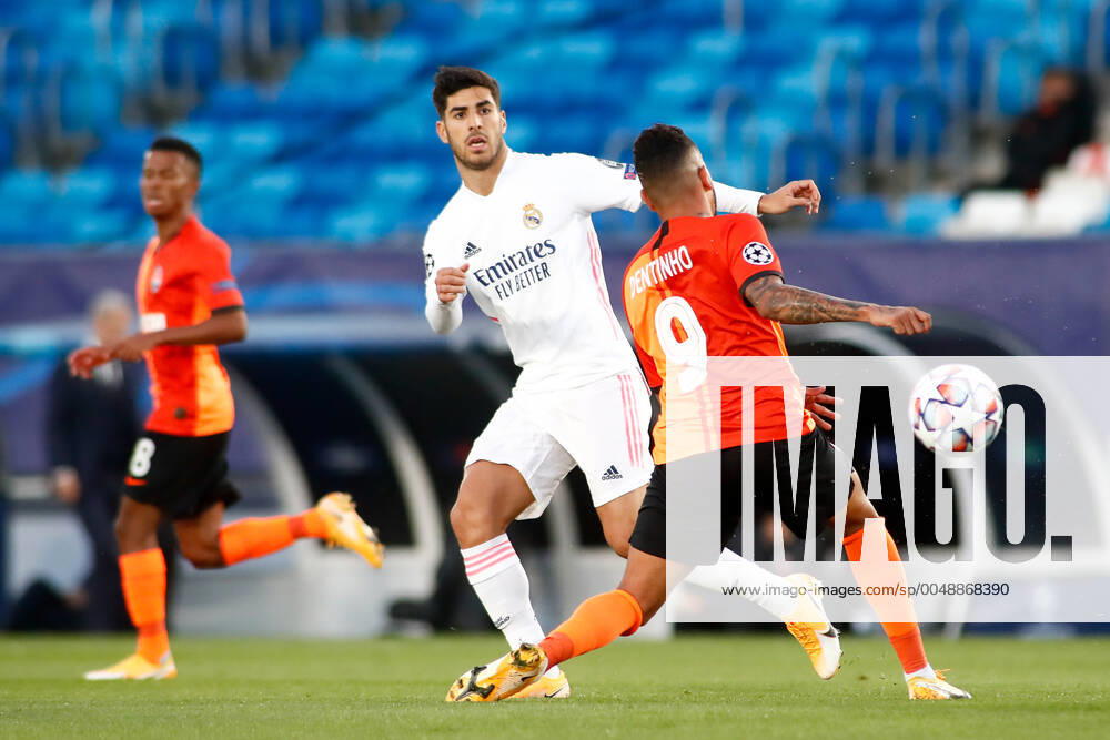 Marco Asensio of Real Madrid and Bruno Dentinho Ferreira of Shakhtar Donetsk in action during the UEFA Champions League football match played between Real Madrid and Shakhtar Donetsk at Alfredo Di Stefano stadium on October 21, 2020 in Madrid, Spain. Valdebebas SPAIN - ZUMAa181 20201021_zaa_a181_040