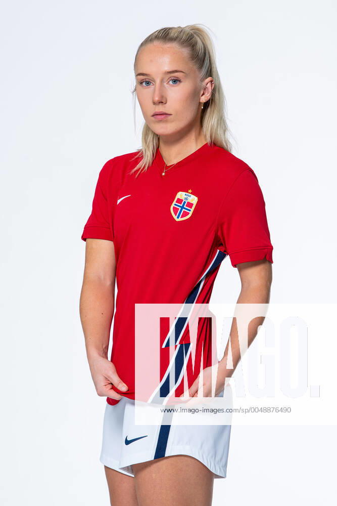 Thea Bjelde of the Norwegian womens national football team poses for a portrait on October 22, 2020 in Oslo Photo Vegard Wivestad Grott BILDBYRAN kod VG VG0061 bbeng fotball fotboll football norge norway a kvinnor portrett porträtt portraits dam,