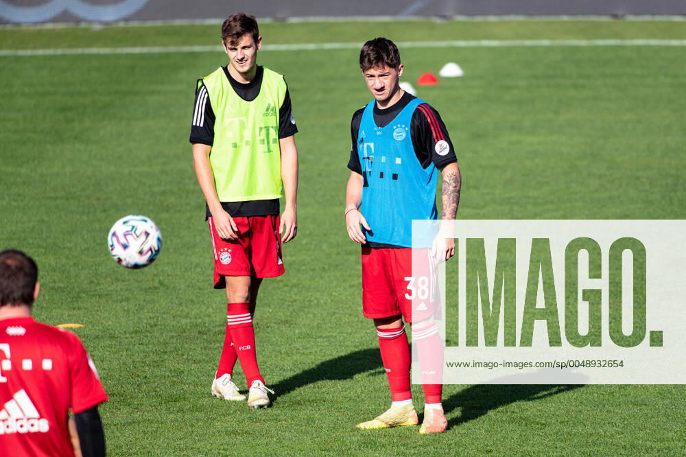 Josip Stanisic FC Bayern Muenchen II and Angelo Stiller FC Bayern Muenchen II before the 3 League Points match of FC Bayern Muenchen II against SV Waldhof Mannheim 07 on 25 10 2020 GER, 3 Liga 2020 21, 7 Matchday, FC Bayern Muenchen II against SV Waldhof Mannheim, 25 10 2020, Gruenwalder Stadion Muenchen