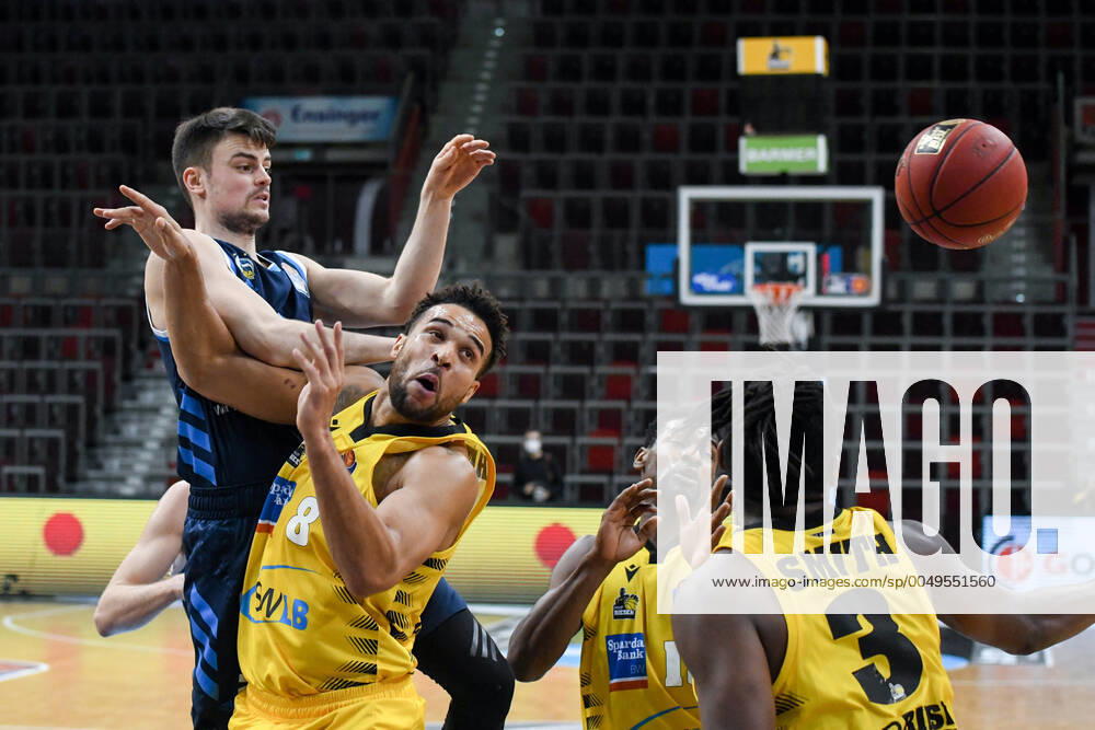 Jonas Mattisseck ALBA Berlin in duel with Elias Harris MHP Riesen Ludwigsburg , Yorman Polas Bartolo MHP Riesen Ludwigsburg and Jaleen Smith MHP Riesen Ludwigsburg , GER, MHP Riesen Ludwigsburg vs ALBA Berlin, 08 12 2020, 6 matchday easycredit Basketball Bundesliga, season 2020 2021 GER, MHP Riesen Ludwigsburg vs ALBA Berlin, 08 12 2020, 6 matchday easycredit Basketball Bundesliga, season 2020 2021 Ludwigsburg
