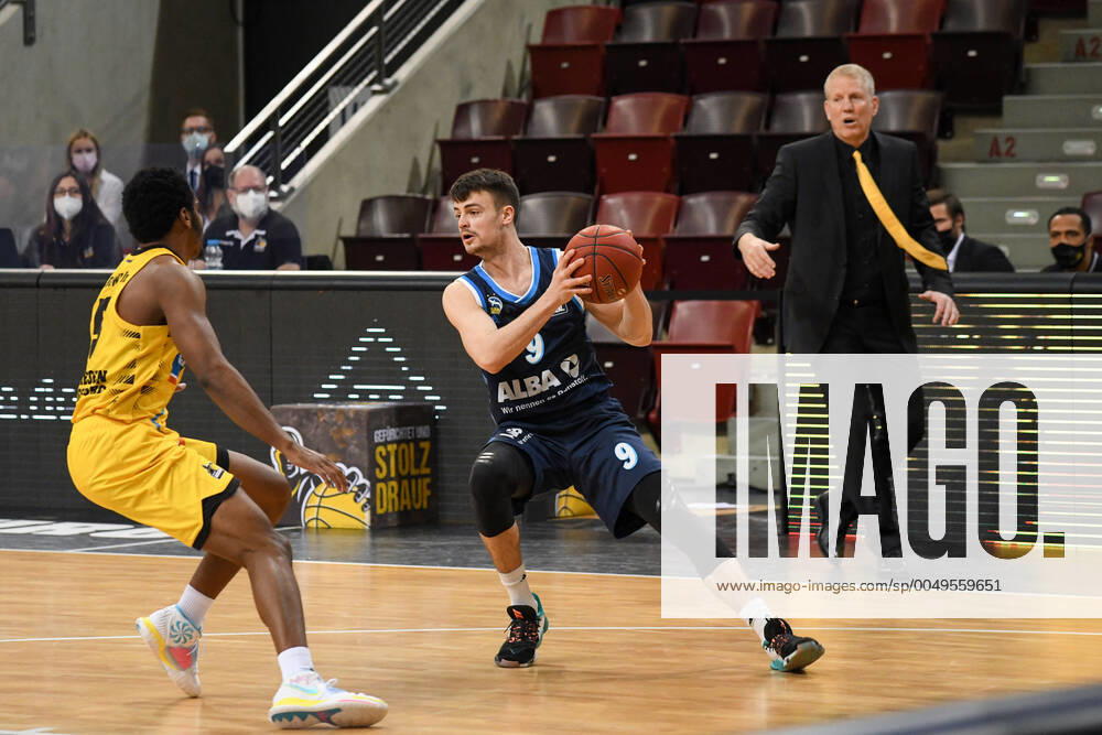Jonas Mattisseck ALBA Berlin in duel with Barry Brown Jr MHP Riesen Ludwigsburg , GER, MHP Riesen Ludwigsburg vs ALBA Berlin, 08 12 2020, 6 matchday easycredit Basketball Bundesliga, season 2020 2021 GER, MHP Riesen Ludwigsburg vs ALBA Berlin, 08 12 2020, 6 matchday easycredit Basketball Bundesliga, season 2020 2021 Ludwigsburg