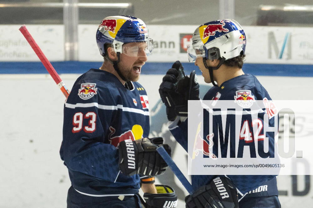 MAXIMILIAN KASTNER EHC Red Bull Munich, YASIN EHLIZ EHC Red Bull Munich cheering, EHC Red Bull Munich vs Duesseldorfer EG, Magenta Cup 1 2 Final, Ice Stadium Olympiapark Munich 11 12 2020 Â