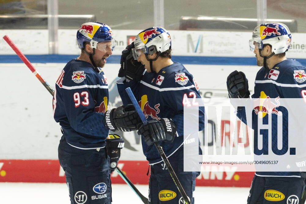 MAXIMILIAN KASTNER EHC Red Bull Munich, YASIN EHLIZ EHC Red Bull Munich cheering after 2 to 0,EHC Red Bull Munich vs Duesseldorfer EG, Magenta Cup 1 2 Final, Eisstadion Olympiapark Muenchen 11 12 2020 Â