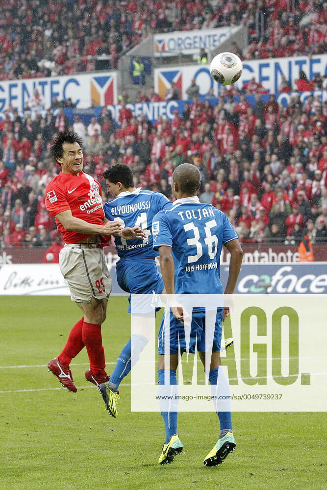 Mainz, Germany 05 October 2013 1 Bundesliga 13 14 8 Matchday 1 FSV Mainz 05 vs 1899 Hoffenheim v li Shinji Okazaki Mainz , Tarik Elyounoussi Hoffenheim , Jeremy Toljan Hoffenheim , header header duel, high, portrait 1 Bundesliga 13 14 8 Matchday 1 FSV Mainz 05 vs 1899 Hoffenheim jr