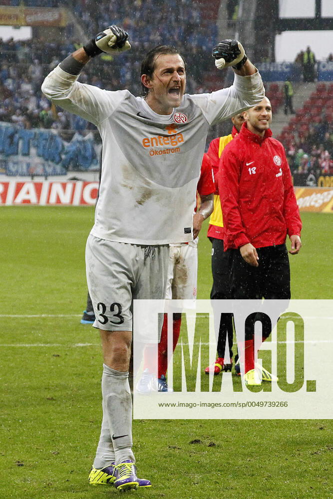 Mainz, Germany 05 October 2013 1 Bundesliga 13 14 8 Spieltag 1 FSV Mainz 05 vs 1899 Hoffenheim Goalkeeper Heinz Müller Mueller Mainz , cheering after end of game, gesture gestures, high, portrait format 1 Bundesliga 13 14 8 Spieltag 1 FSV Mainz 05 vs 1899 Hoffenheim jr