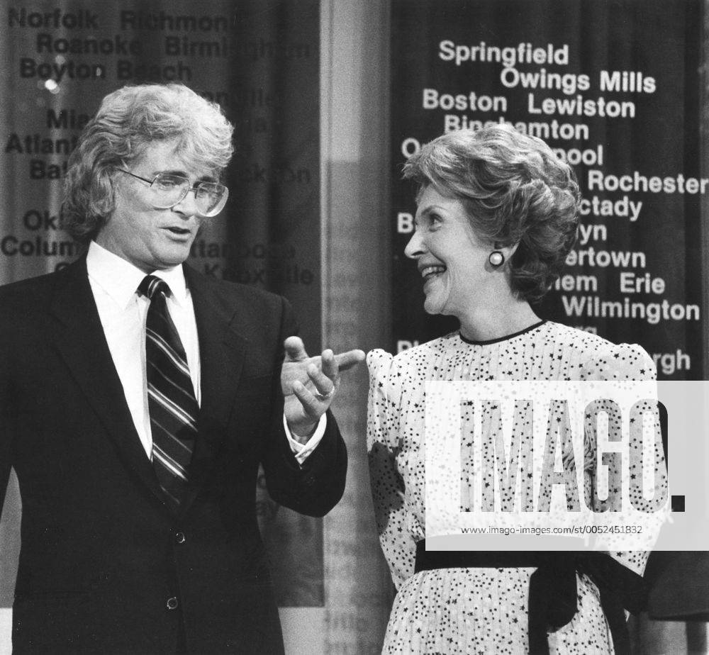 Michael Landon, 30. Todestag am 1. Juli Michael Landon and First Lady Nancy Reagan (USA) während eines Pressetermins in Washington DC (ARK1983102561)
