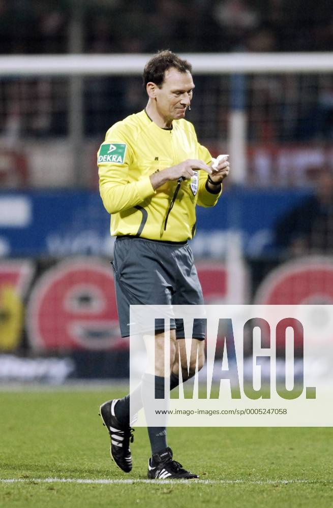 Fußball Bundesliga, 16. Spieltag, 12.12.2009, VfL Bochum - FC Bayern München 1:5; Schiedsrichter Florian MEYER