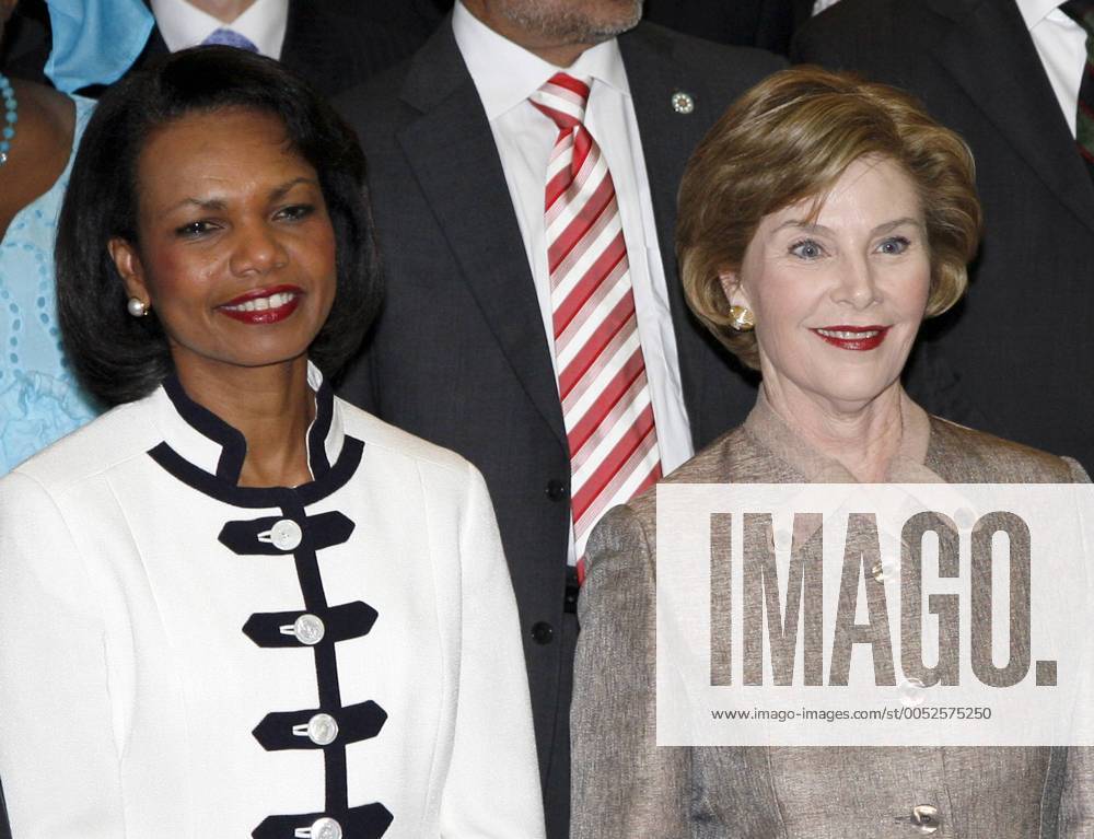 Afghanistan Geberkonferenz in Paris - Außenministerin Condoleezza Rice (li., USA) und Laura Bush (Ehefrau von George W. Bush) - PAR20080612718