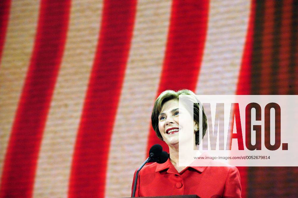 First Lady Laura Bush (USA) spricht während des Nominierungsparteitags der Republikaner in St. Paul, Minnesota
