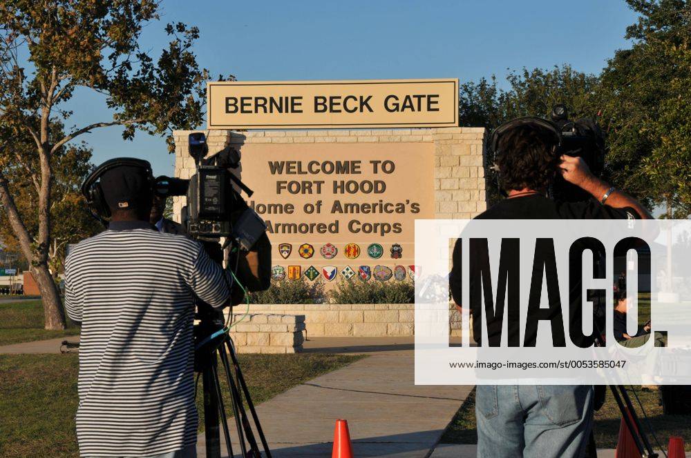 Two cameramen shoot footage outside the gate of the Fort Hood military base in Texas, the United States, on Nov. 6, 2009. Journalists from all over the world poured into the military base to cover the shooting after a military psychiatrist opened fire on his fellow soldiers in the Fort Hood military base on Thursday afternoon, leaving 13 dead and 30 others injured. (Xinhua Chen Ruwei) (wjd) (5)U.S.-FORT HOOD-SHOOTING-MEDIA