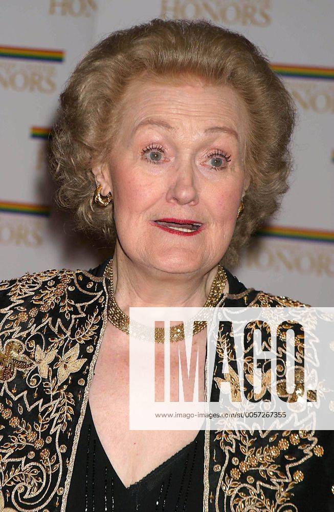 Dec. 5, 2004 - New York, New York, U.S. - DAME JOAN SUTHERLAND ARRIVING AT THE KENNEDY CENTER HONORS TRUSTEES DINNER AT THE DEPARTMENT OF New York IN WASHINGTON, DC ON 12-4-2004. 2004..K40701HMC New York U.S. - ZUMAmg1