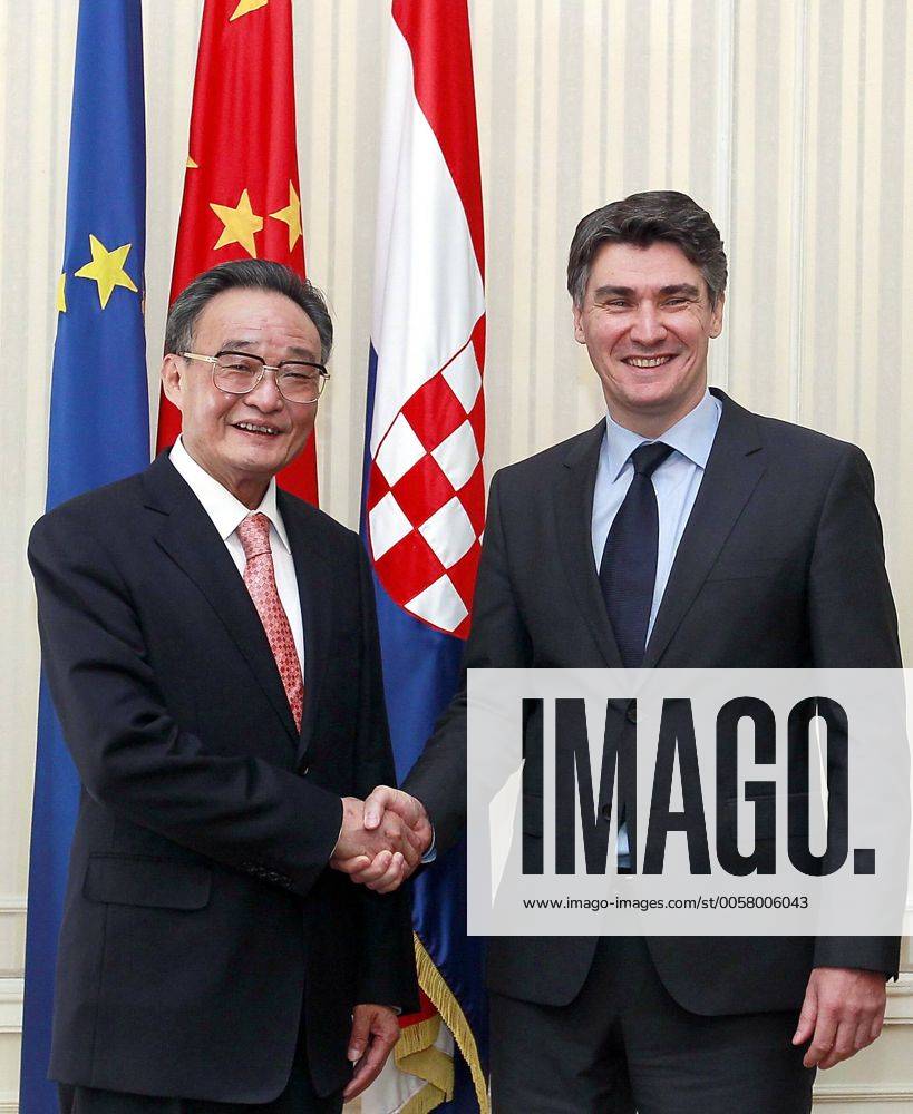 (120519) -- ZAGREB, May 19, 2012 (Xinhua) -- Wu Bangguo (L), chairman of the Standing Committee of China s National People s Congress (NPC), shakes hands with Croatian Prime Minister Zoran Milanovic during a meeting in Zagreb, capital of Croatia, May 18, 2012. (Xinhua Ju Peng) (lmm) CROATIA-ZAGREB-CHINA-WU BANGGUO-ZORAN MILANOVIC-MEETING
