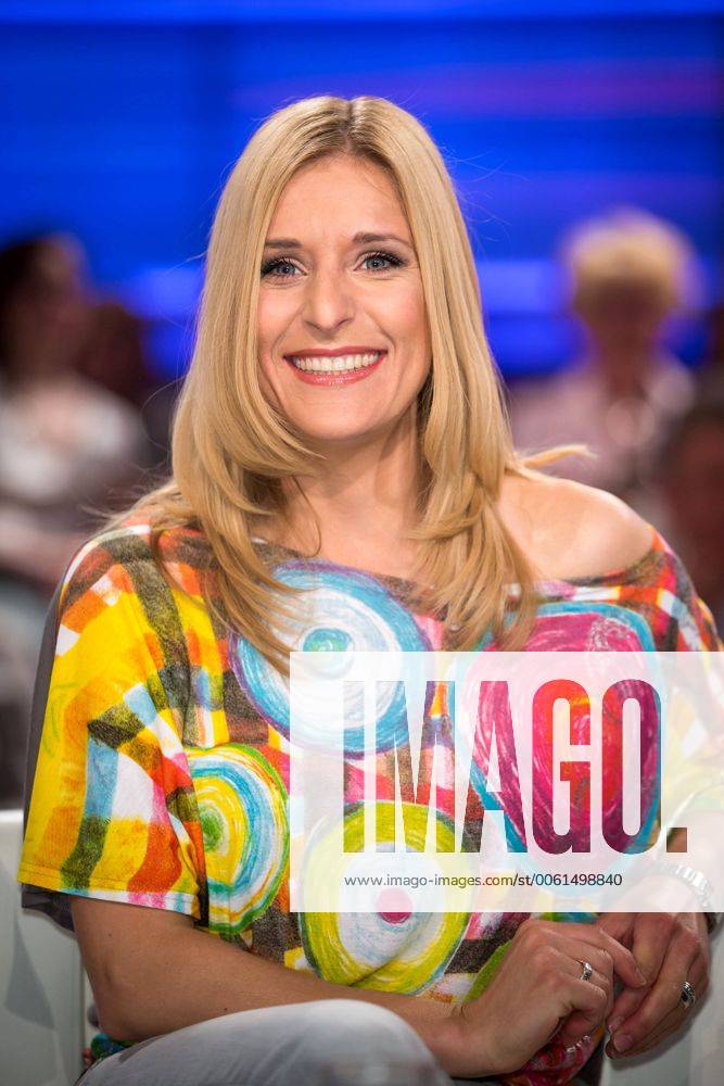 MDR - Riverboat. Sängerin Stefanie Hertel anläßlich der MDR - Talkshow Riverboat am 09.05.2014 im Studio 3 der Mediacity Leipzig.