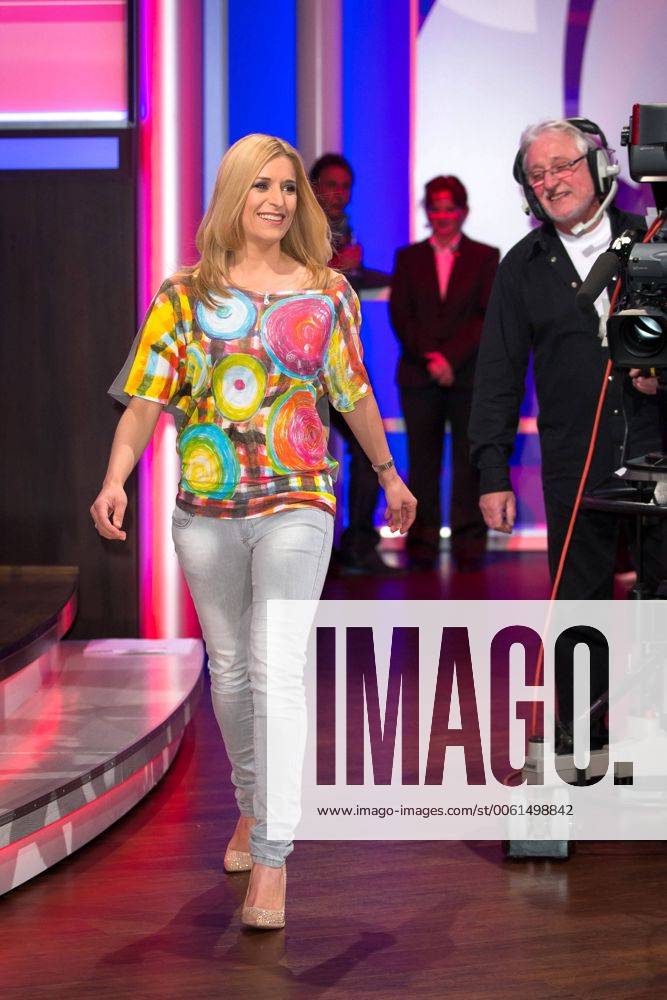 MDR - Riverboat. Sängerin Stefanie Hertel anläßlich der MDR - Talkshow Riverboat am 09.05.2014 im Studio 3 der Mediacity Leipzig.