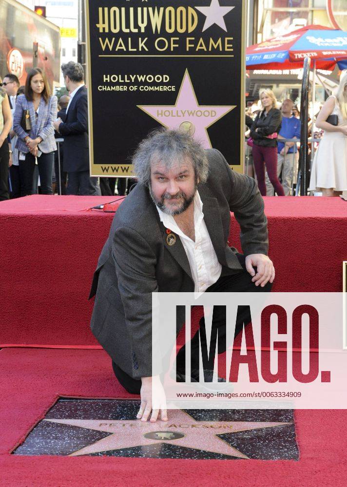 ENTERTAINMENT CELEBRITIES Regisseur Peter Jackson bekommt einen Stern auf dem Hollywood Walk of Fame Peter Jackson PETER JACKSON HONORED WITH THE 2,538TH STAR ON THE HOLLYWOOD WALK OF FAME Hollywood Patrick Rideaux PicturePerfect