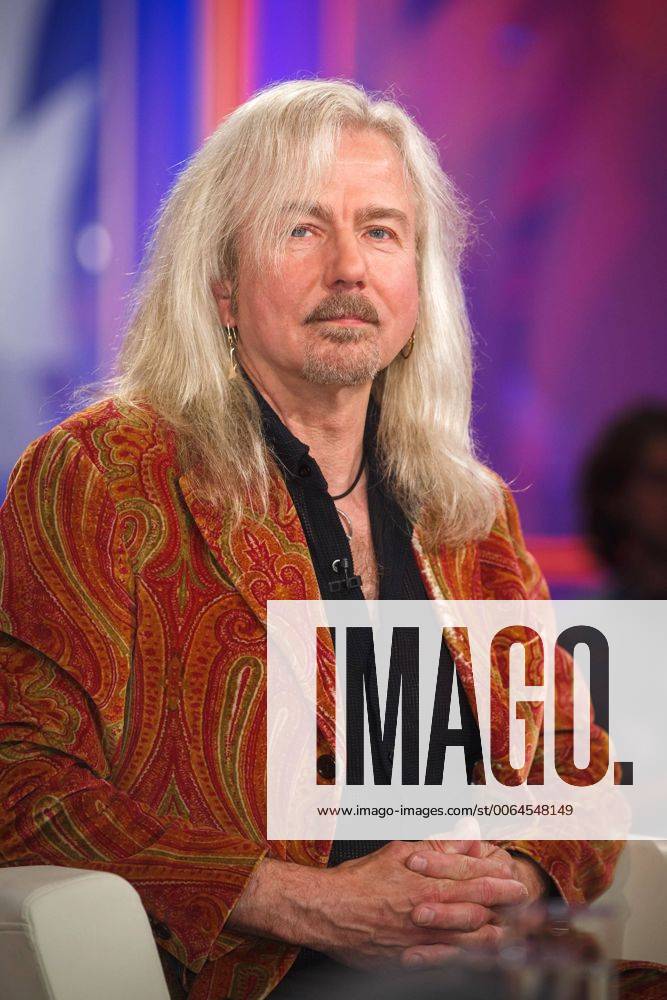 MDR - Riverboat. Gitarrist Bernd Römer ( Karat ) anläßlich der MDR - Talkshow Riverboat am 15.05.2015 im Studio 3 der Mediacity Leipzig.