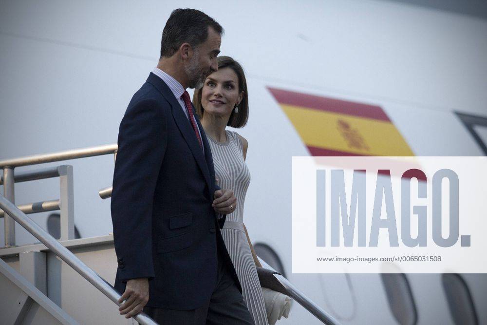 Spain s King Felipe VI (L) and Queen Letizia arrive in Mexico City June 28, 2015 for a three-day visit. Alejandro Ayala) MEXICO-MEXICO CITY-SPAIN-VISIT e AlejandroxAyala