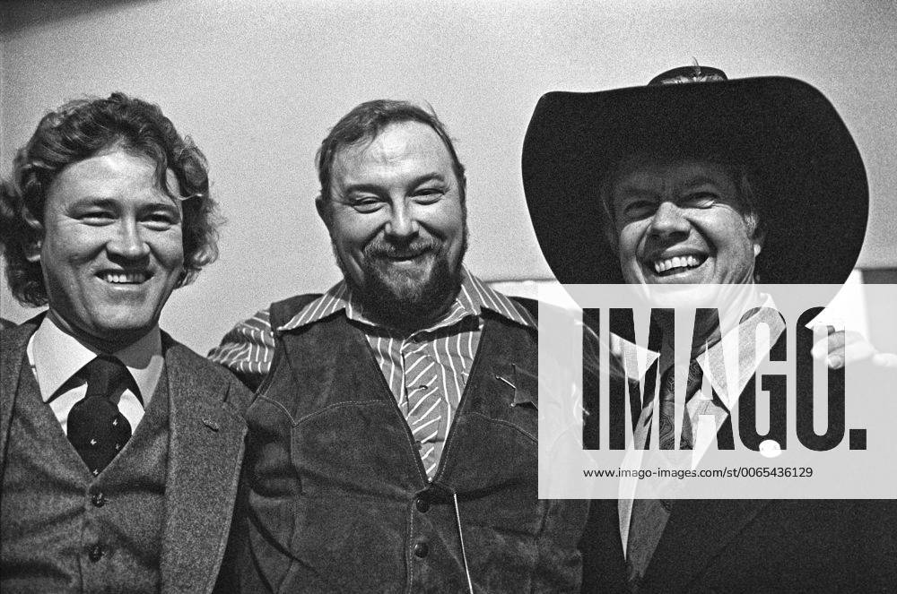 Jan. 1, 2015 - Atlanta, Georgia, USA - 1976 Democratic presidential nominee Jimmy Carter wears the hat of country music performer Charlie Daniels (middle). At left is Carter friend and early supporter, Phil Walden, founder of Capricorn Records of Macon, Georgia. Daniels was playing a fundraiser at Atlanta s historic Fox Theater to benefit Carter s campaign. Atlanta USA - ZUMAkh1_