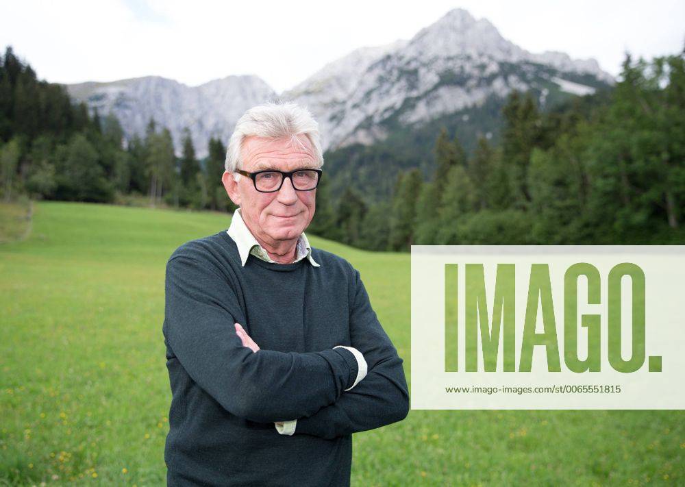 Scheffau 25.08.2015, Jaegerwirt, Scheffau, AUT, 15 Jahre und 200 Folgen, Soko Kitzbuehel, im Bild Heinz Marecek Heinz Marecek during a photocall for the ORF TV Serie âÄœSOKO KitzbuehelâÄœ at the Gasthof Jagawirt, Scheffau, Austria on 2015 08 12. EP_gro
