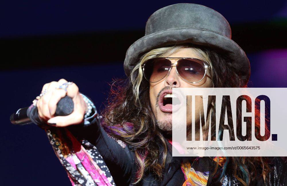 MOSCOW, RUSSIA. SEPTEMBER 5, 2015. Lead singer Steven Tyler of the American rock Band Aerosmith performs in Lubyanka Square marking Moscow City Day. Vyacheslav Prokofyev TASS TS00D16F