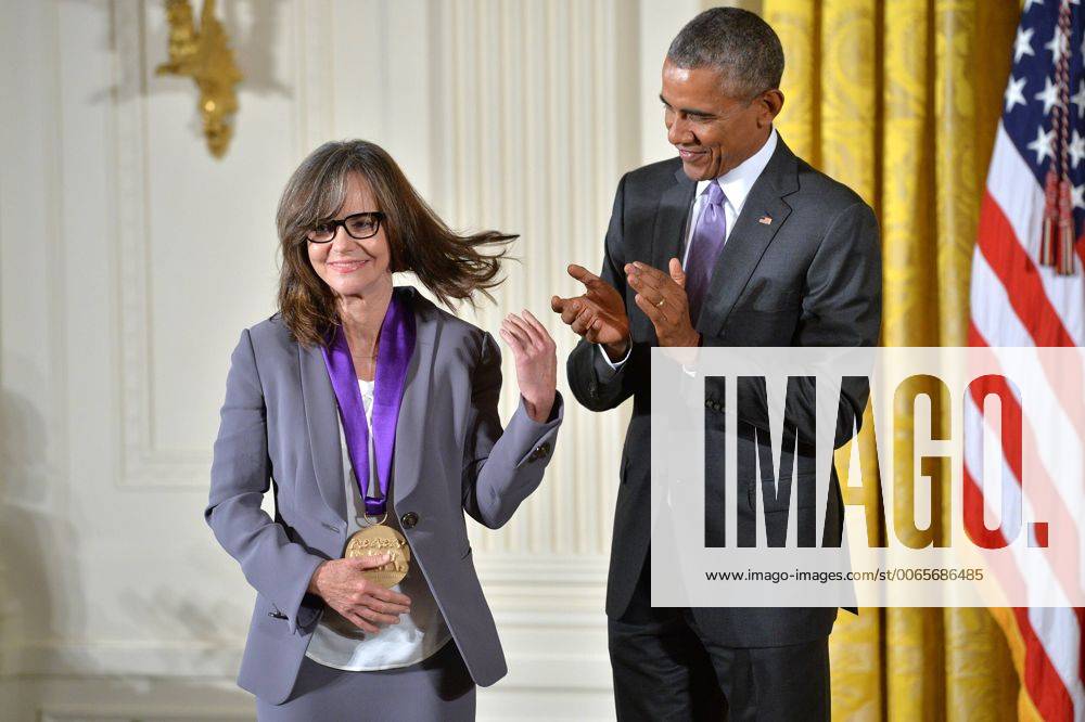 President Barack Obama awards the 2014 National Medal of Arts to actress and filmmaker Sally Field during a ceremony at the White House in Washington, D.C. on September 10, 2015. WAP20150910317 KEVINxDIETSCH