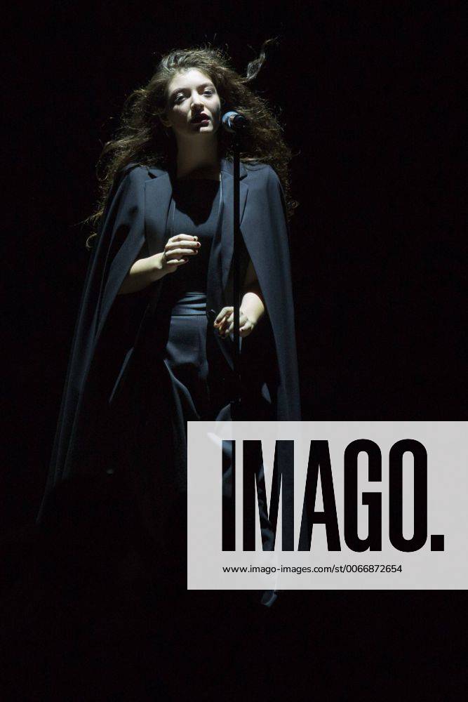 Sept. 5, 2014 - Philadelphia, Pennsylvania, U.S - Singer LORDE opens her 2014 tour at the Mann Center in Philadelphia, Pennsylvania Budweiser - ZUMAs13
