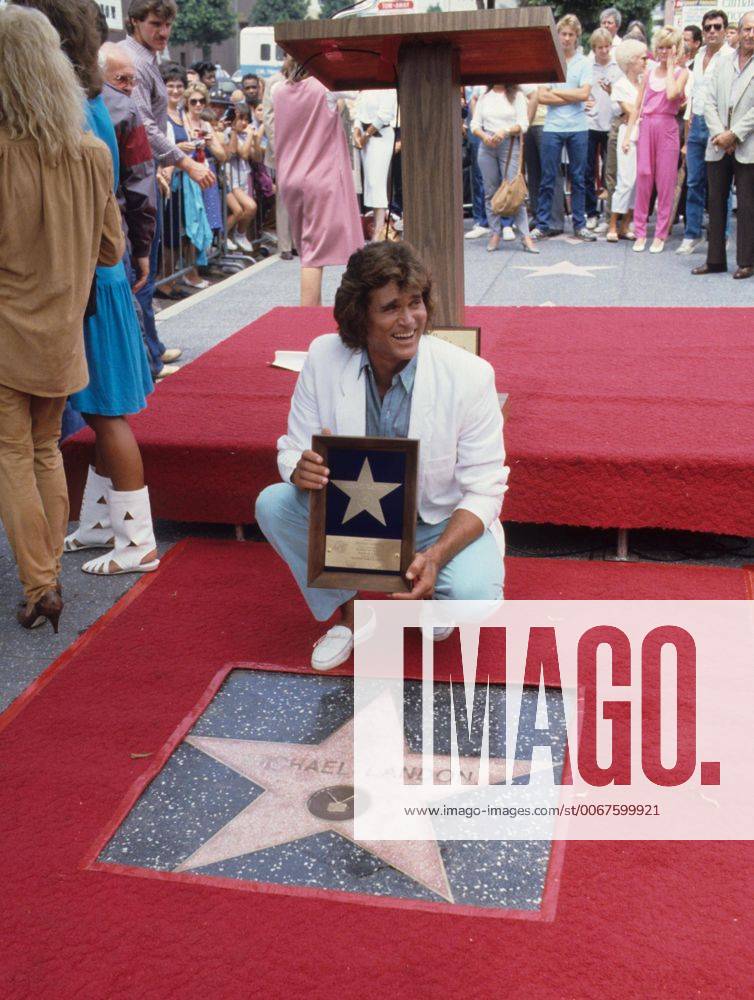 MICHAEL LANDON with his family at his Hollywood Walk of Fame.c0668. - ZUMAg49