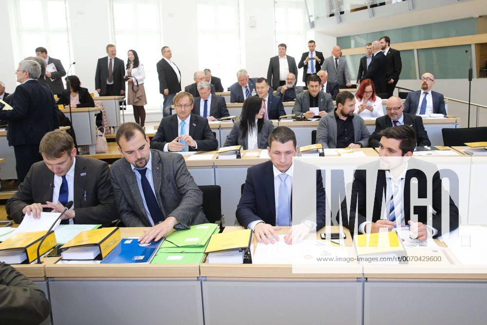 V.li. Fraktionsvorsitzender Andre Poggenburg (AfD,Sachsen Anhalt),Daniel Roi (AfD,Sachsen Anhalt),Matthias Büttner (AfD,Sachsen Anhalt),Tobias Rausch (AfD,Sachsen Anhalt) - Konstituierende Sitzung des Landtags und Wahl des neuen Landtagspräsidenten im Landtag von Sachsen Anhalt - Fotografiert am 12.04.2016