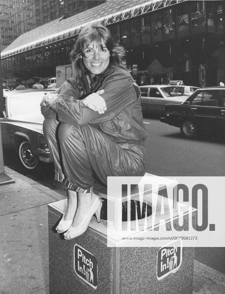 Apr. 22, 2011 - Susan St James in New York City. i - ZUMAg49_