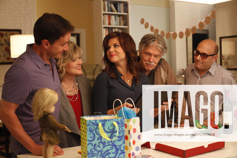 White Collar (Season 3) - filmstill TIM DeKAY, TIFFANI THIESSEN, TOM SKERRITT in White Collar (Season 3)
