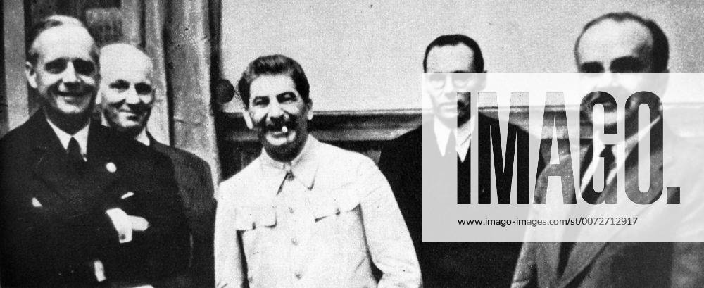Photographic print of Joachim von Ribbentrop (1893-1946), Joseph Stalin (1878-1953), and Vyacheslav Molotov (1890-1986) meeting to sign the German-Soviet Pact in Moscow. Dated 20th Century WHA !ACHTUNG AUFNAHMEDATUM GESCHÄTZT!