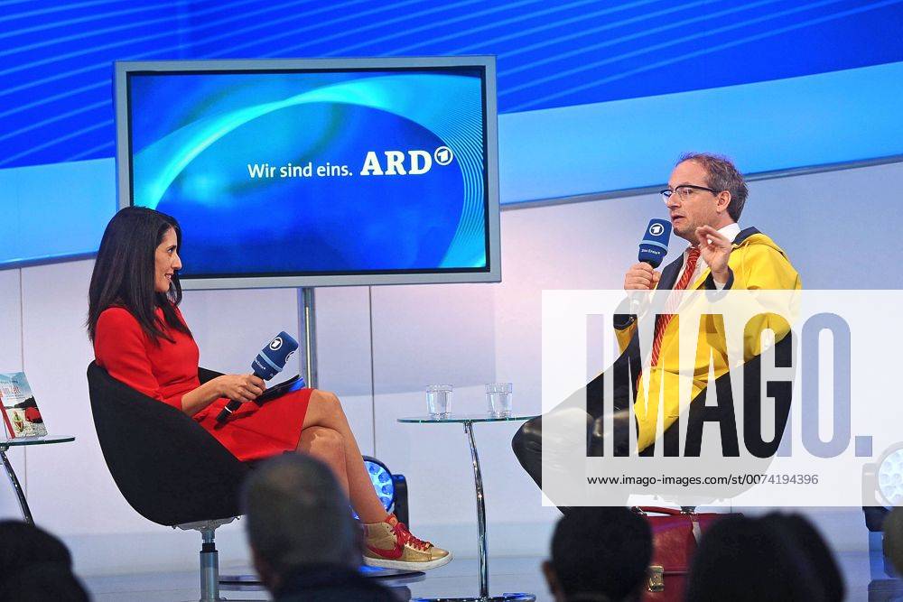 Frankfurter Buchmesse 2016. Moderatorin Selma Üsük und Autor Wigald Boning am 21.10.2016 auf der Frankfurter Buchmesse.