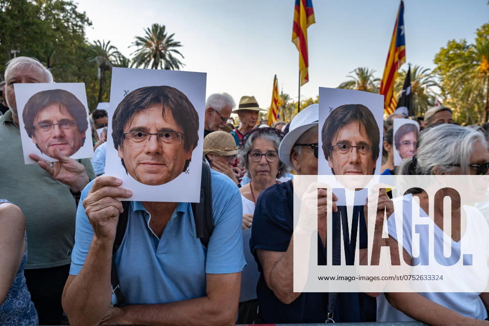 Protesters are seen displaying portraits of former president Carles Puigdemont during the demonstration. Just a few hours before the start of the parliamentary investiture session of the leader of the Catalan Socialist Party, Salvador Illa, and after calling his followers together in defiance of the arrest warrant issued by the Spanish justice system, the former president of the Generalitat of Catalonia, Carles Puigdemont, has appeared in Barcelona, ??giving a speech to his supporters from the stage under the Arc de Triomf monument. Barcelona Spain - ZUMAs197 20240808_aaa_s197_060