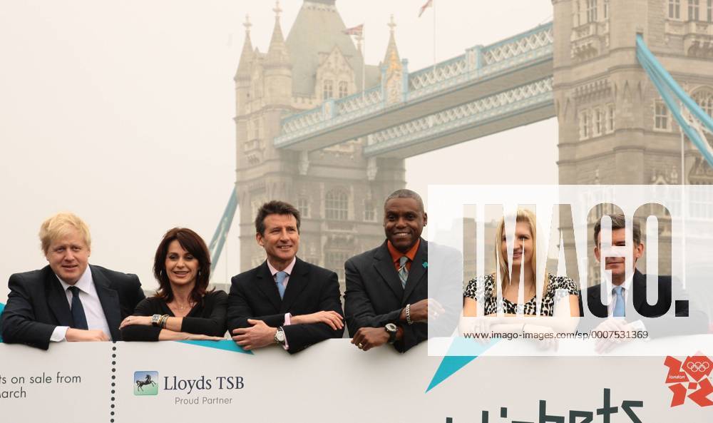 L-R - London Mayor Boris Johnson, LOCOG president Sebastian Coe (both GBR), Nadia Comaneci (Romania), Carl Lewis (USA), Rebecca Adlington (GBR) and Olympics Minister Hugh Robertson (GBR) pose at a photocall to launch the London 2012 Olympics tickets going on sale today at City Hall, London - LON2011031511 o0 Verkauf Ticket Karten Eintrittskarten