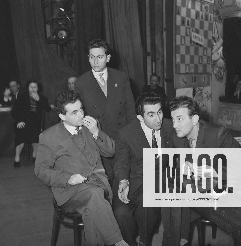 Moscow. USSR. Soviet grandmasters (L-R): Mark Taimanov, Mikhail Tal, Tigran Petrosyan, and Viktor Korchnoi. TASS438655 o0 Vsw