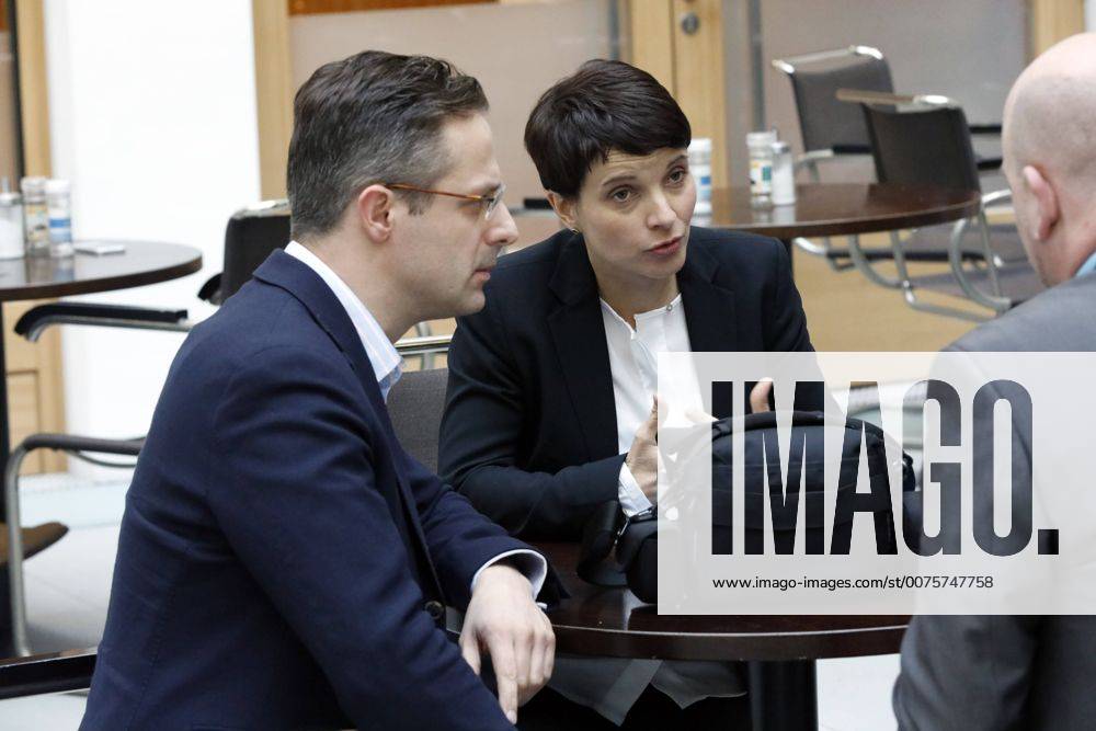 Pressekonferenz der AfD-Vorsitzenden Frauke Petry mit ihrem Freund, Parteikollege Marcus Pretzell, am Freitag (16.12.2016) in Berlin . Petry wird von zwei Sicherheitsbeamten des sächsischen LKA s begleitet .
