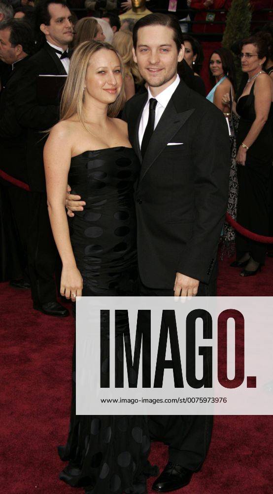 Feb 25, 2007 - Los Angeles, CA, USA - OSCARS 2007: TOBEY MAGUIRE and wife JENNIFER MEYER arriving at the 79th Academy Awards held at the Kodak Theatre in Los Angeles. - ZUMA 20070225_xxa_o05_176