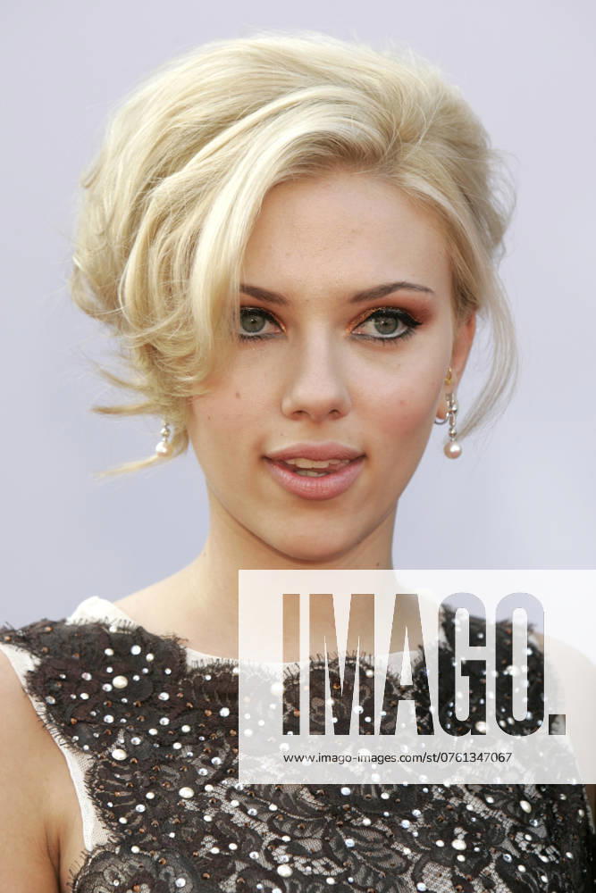 Scarlett Johansson at the premiere of the movie A Love Song for Bobby Long Lovesong for Bobby Long at the Biennale di Venezia 2004 61 Venice International Film Festival at the Palazzo del Cinema Venice, 02 09 2004 Foto:xD.xBedrosianx xFuturexImagex long_4908