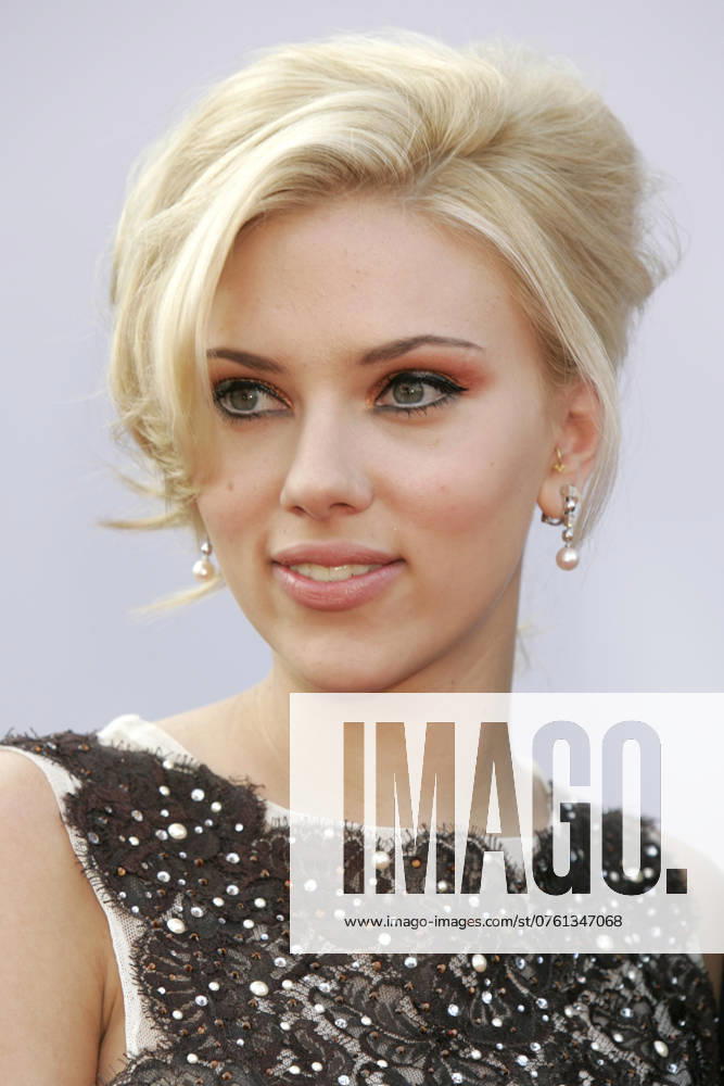 Scarlett Johansson at the premiere of the movie A Love Song for Bobby Long Lovesong for Bobby Long at the Biennale di Venezia 2004 61 Venice International Film Festival at the Palazzo del Cinema Venice, 02 09 2004 Foto:xD.xBedrosianx xFuturexImagex long_4909