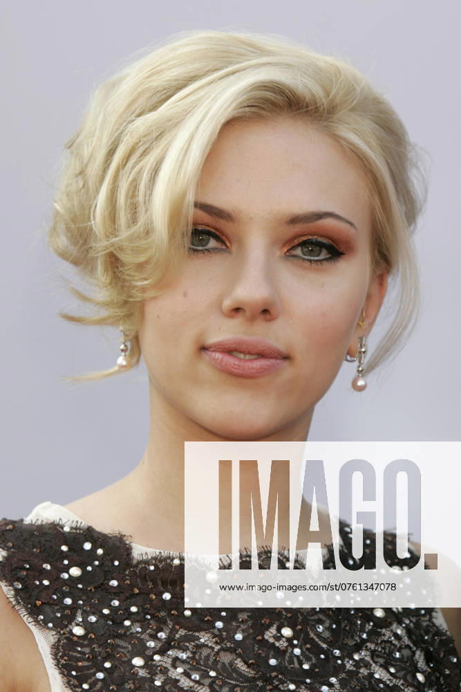 Scarlett Johansson at the premiere of the movie A Love Song for Bobby Long Lovesong for Bobby Long at the Biennale di Venezia 2004 61 Venice International Film Festival at the Palazzo del Cinema Venice, 02 09 2004 Foto:xD.xBedrosianx xFuturexImagex long_4912