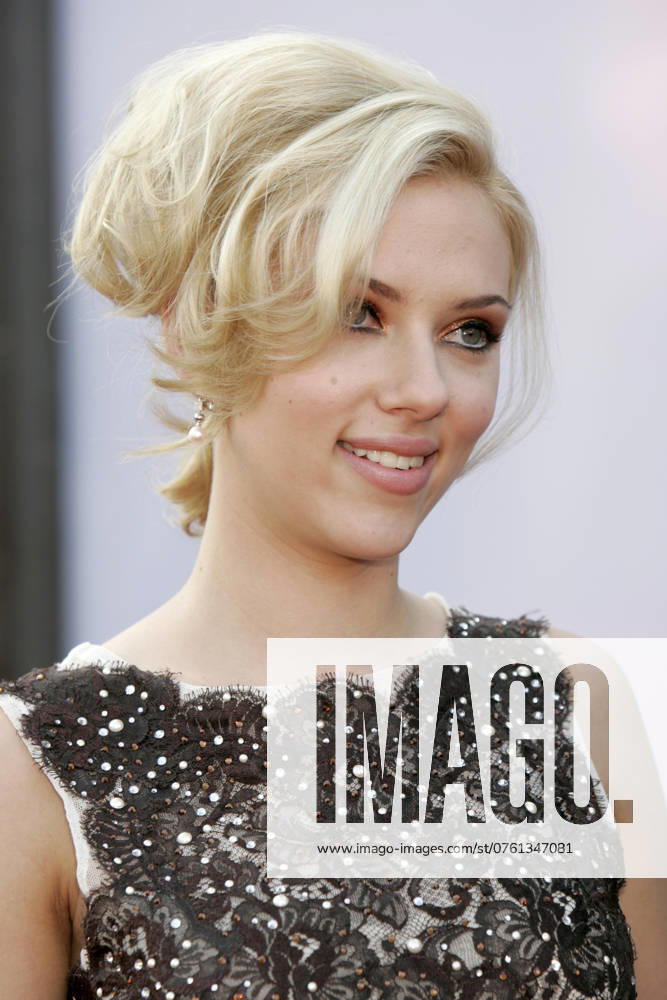 Scarlett Johansson at the premiere of the movie A Love Song for Bobby Long Lovesong for Bobby Long at the Biennale di Venezia 2004 61 Venice International Film Festival at the Palazzo del Cinema Venice, 02 09 2004 Foto:xD.xBedrosianx xFuturexImagex long_4913