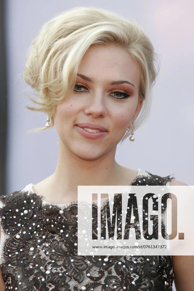 Scarlett Johansson at the premiere of the movie A Love Song for Bobby Long Lovesong for Bobby Long at the Biennale di Venezia 2004 61 Venice International Film Festival at the Palazzo del Cinema Venice, 02 09 2004 Foto:xD.xBedrosianx xFuturexImagex long_4915