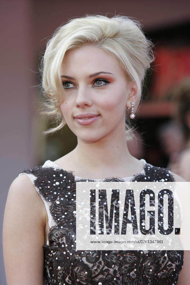Scarlett Johansson at the premiere of the movie A Love Song for Bobby Long Lovesong for Bobby Long at the Biennale di Venezia 2004 61 Venice International Film Festival at the Palazzo del Cinema Venice, 02 09 2004 Foto:xD.xBedrosianx xFuturexImagex long_4919
