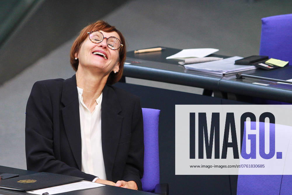 German Bundestag 185 Bundestag session Budget week Federal Minister of Education and Research Bettina Stark Watzinger FDP has fun on the government bench