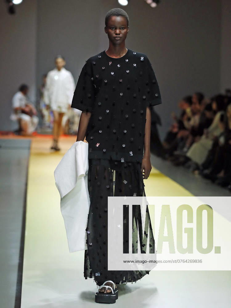 PFW - CFCL Runway A model walks the runway during the CFCL Womenswear Spring-Summer 2025 show as part of Paris Fashion Week on September 23, 2024 in Paris, France. Photo by Alain-Gil Gonzalez ABACAPRESS.COM Paris France