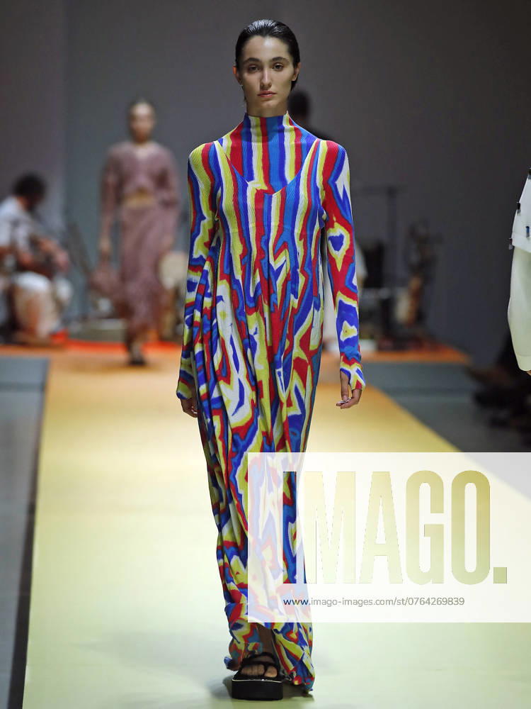 PFW - CFCL Runway A model walks the runway during the CFCL Womenswear Spring-Summer 2025 show as part of Paris Fashion Week on September 23, 2024 in Paris, France. Photo by Alain-Gil Gonzalez ABACAPRESS.COM Paris France
