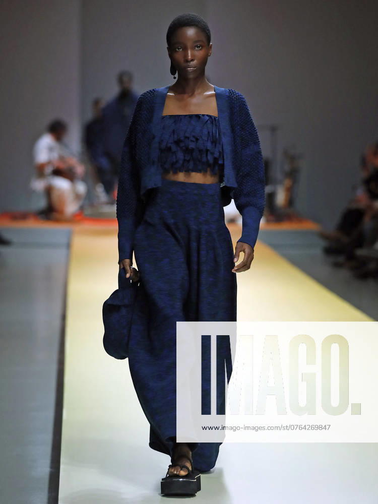PFW - CFCL Runway A model walks the runway during the CFCL Womenswear Spring-Summer 2025 show as part of Paris Fashion Week on September 23, 2024 in Paris, France. Photo by Alain-Gil Gonzalez ABACAPRESS.COM Paris France